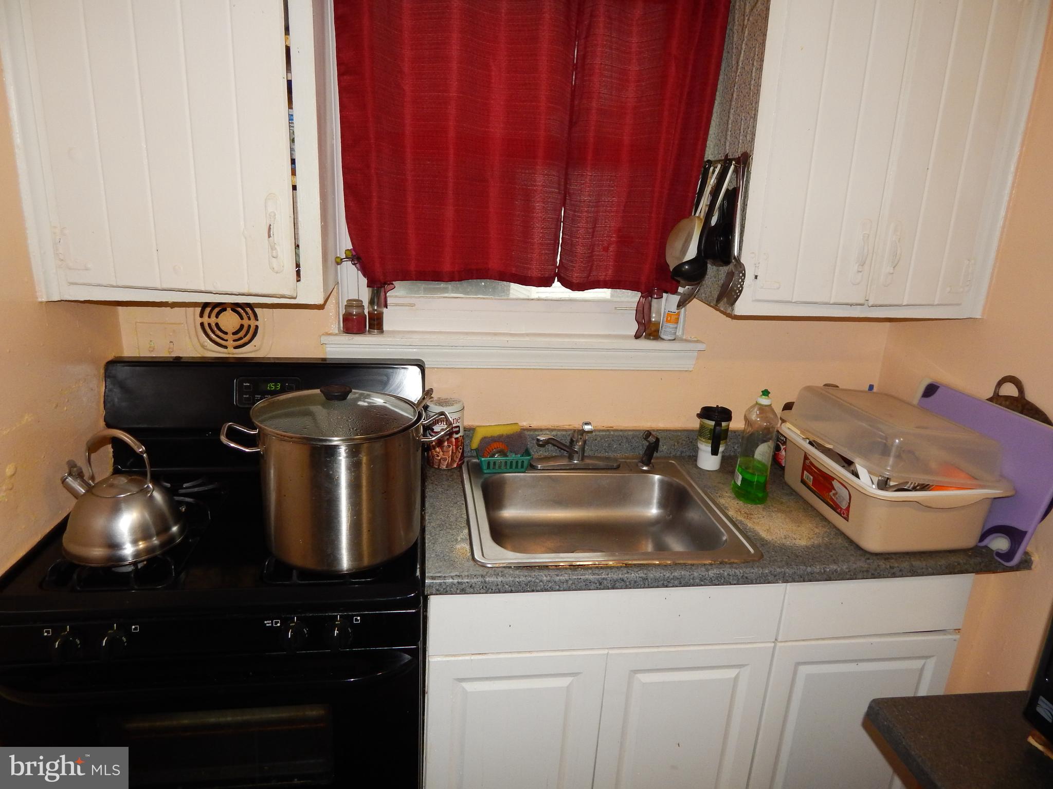 75 Springton Road Upper Darby, PA 19082 - Photo 6 of 34