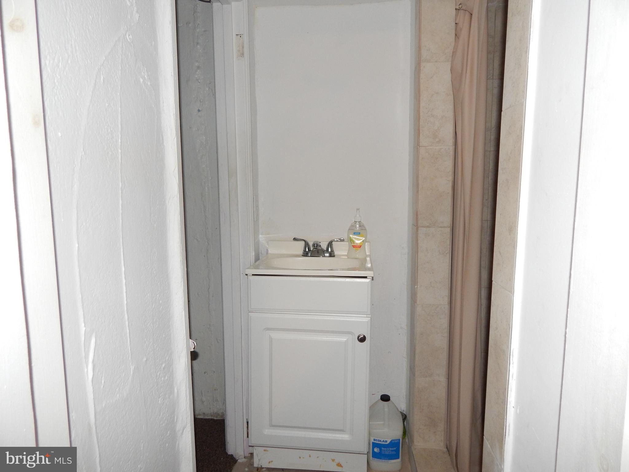 75 Springton Road Upper Darby, PA 19082 - Photo 10 of 34