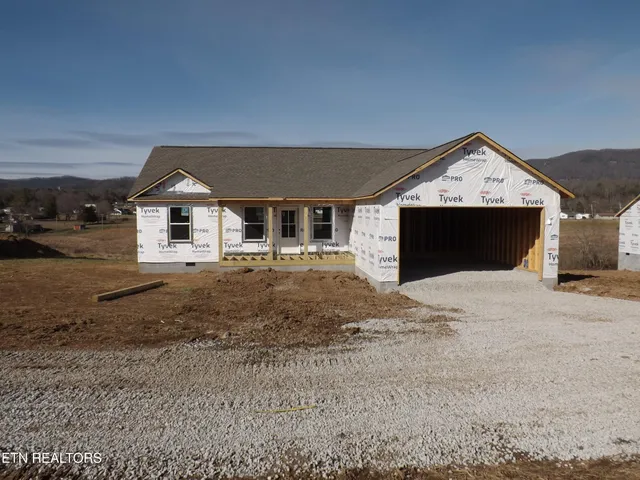 $400,000 | 955 Shawanee Road, Harrogate, TN 37752