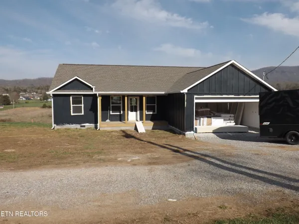 $400,000 | 955 Shawanee Road, Harrogate, TN 37752