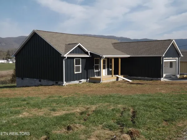 $400,000 | 955 Shawanee Road, Harrogate, TN 37752