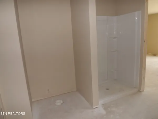 $400,000 | 955 Shawanee Road, Harrogate, TN 37752