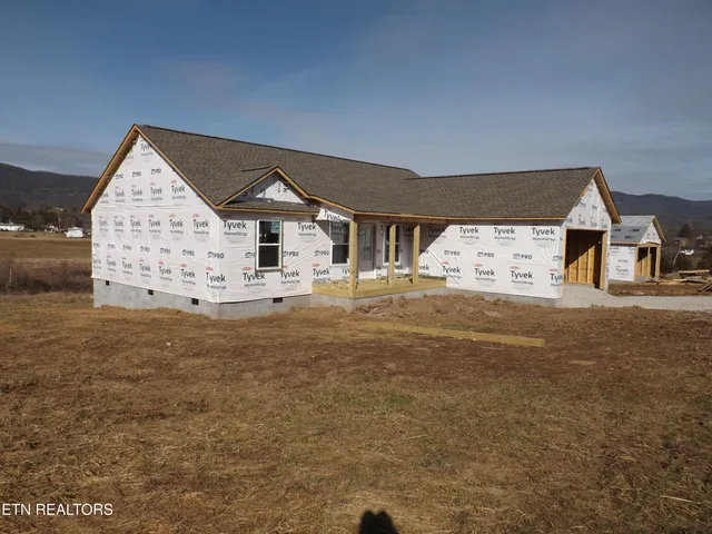 $400,000 | 955 Shawanee Road, Harrogate, TN 37752