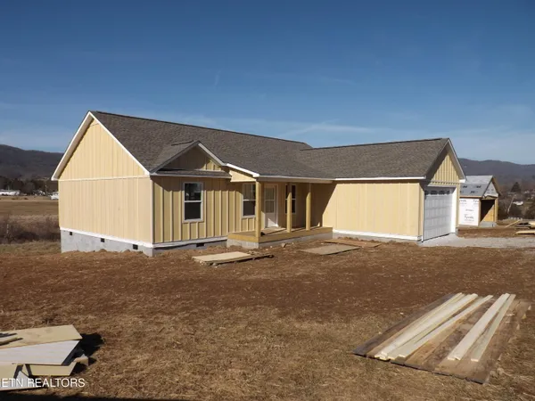 $400,000 | 955 Shawanee Road, Harrogate, TN 37752