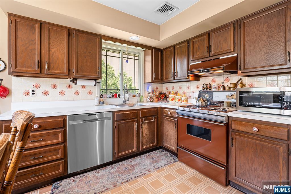 2 Violet Court Bergenfield, NJ 07621 - Photo 11 of 31