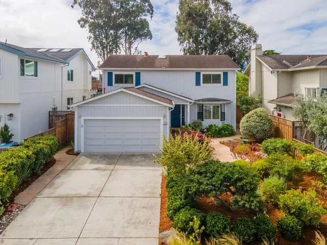 front view of house with a yard