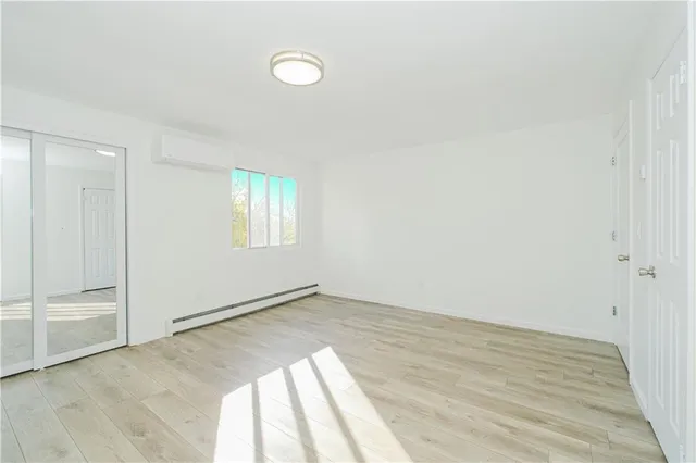 $875,000 | 22 Oakville Street | Willowbrook