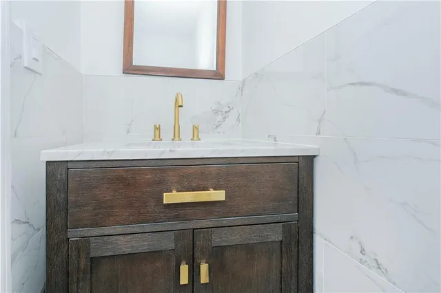 $875,000 | 22 Oakville Street | Willowbrook