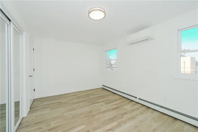 $875,000 | 22 Oakville Street | Willowbrook