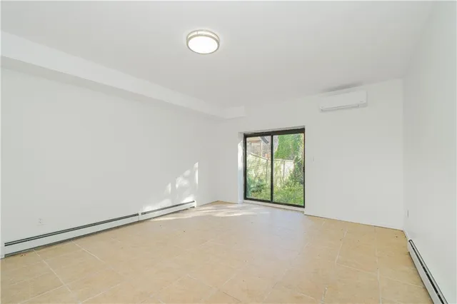 $875,000 | 22 Oakville Street | Willowbrook