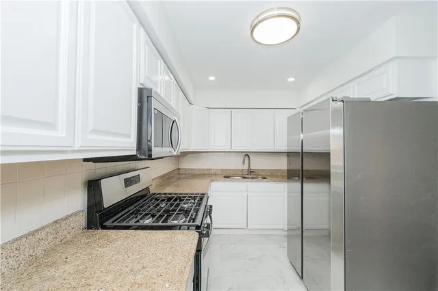 $875,000 | 22 Oakville Street | Willowbrook