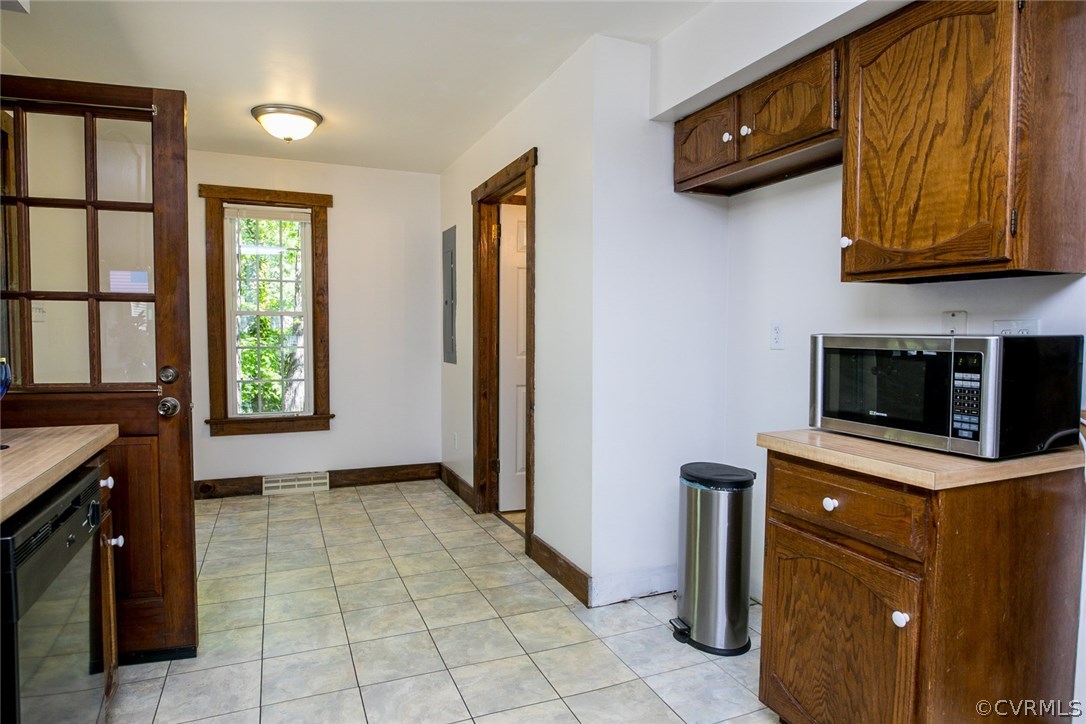 4810 Wedgemere Road Chesterfield, VA 23832 - Photo 20 of 42 a view of a kitchen with furniture and a window