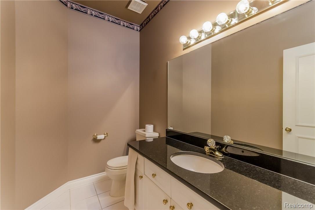 2692 Shorebrook Court Rochester, MI 48306 - Photo 37 of 55 037-Powder_Room-2181826-large.jpg