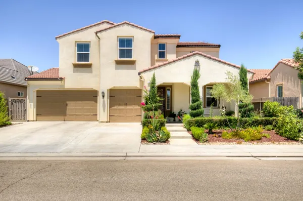 $915,000 | 3211 Salem Avenue, Clovis, CA 93619