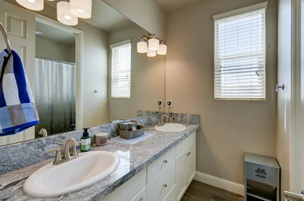 $915,000 | 3211 Salem Avenue, Clovis, CA 93619