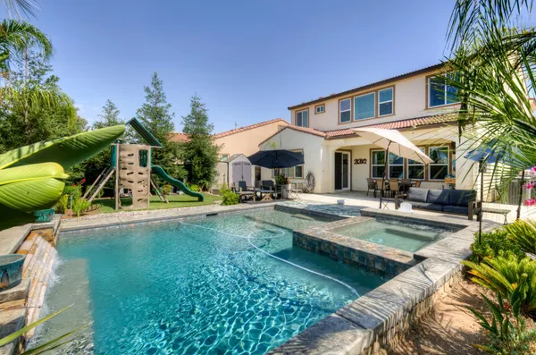 $915,000 | 3211 Salem Avenue, Clovis, CA 93619