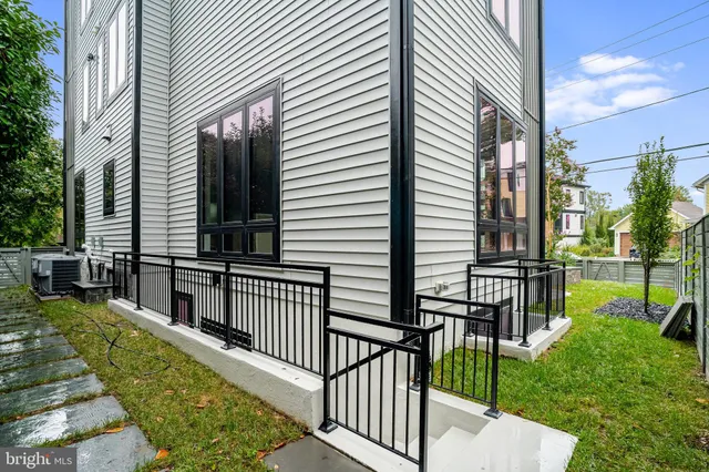 $11,500 | 3500 7th Street North, Arlington, VA 22201