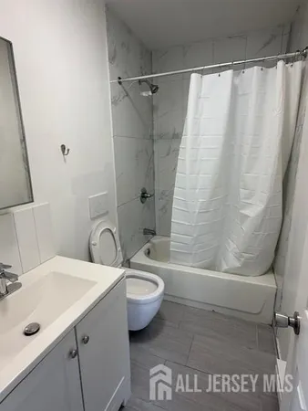 $2,500 | 439 Barclay Street, Perth Amboy, NJ 08861