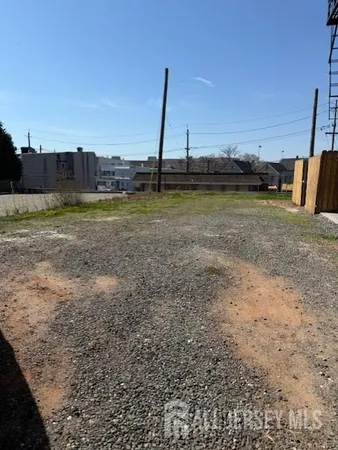 $2,500 | 439 Barclay Street, Perth Amboy, NJ 08861