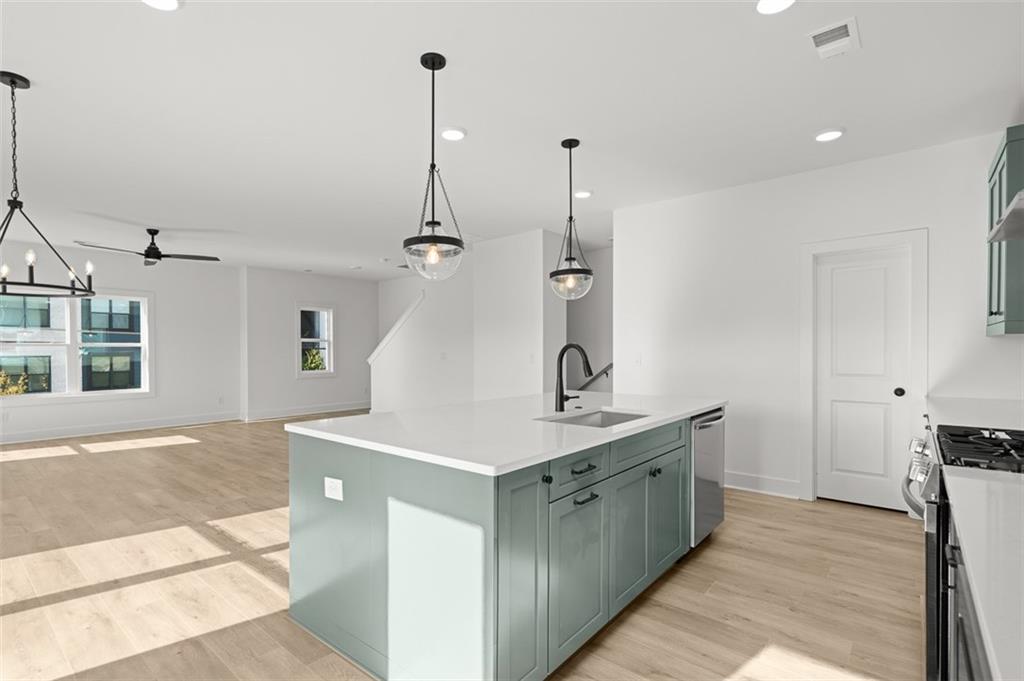 369 King's Landing Atlanta, GA 30354 - Photo 8 of 41