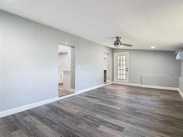 a view of a house with backyard and garden