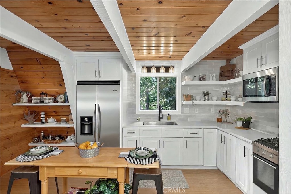 26980 Everest Road Lake Arrowhead, CA 92391 - Photo 13 of 49 Refrigerator, stove and microwave are virtually staged.