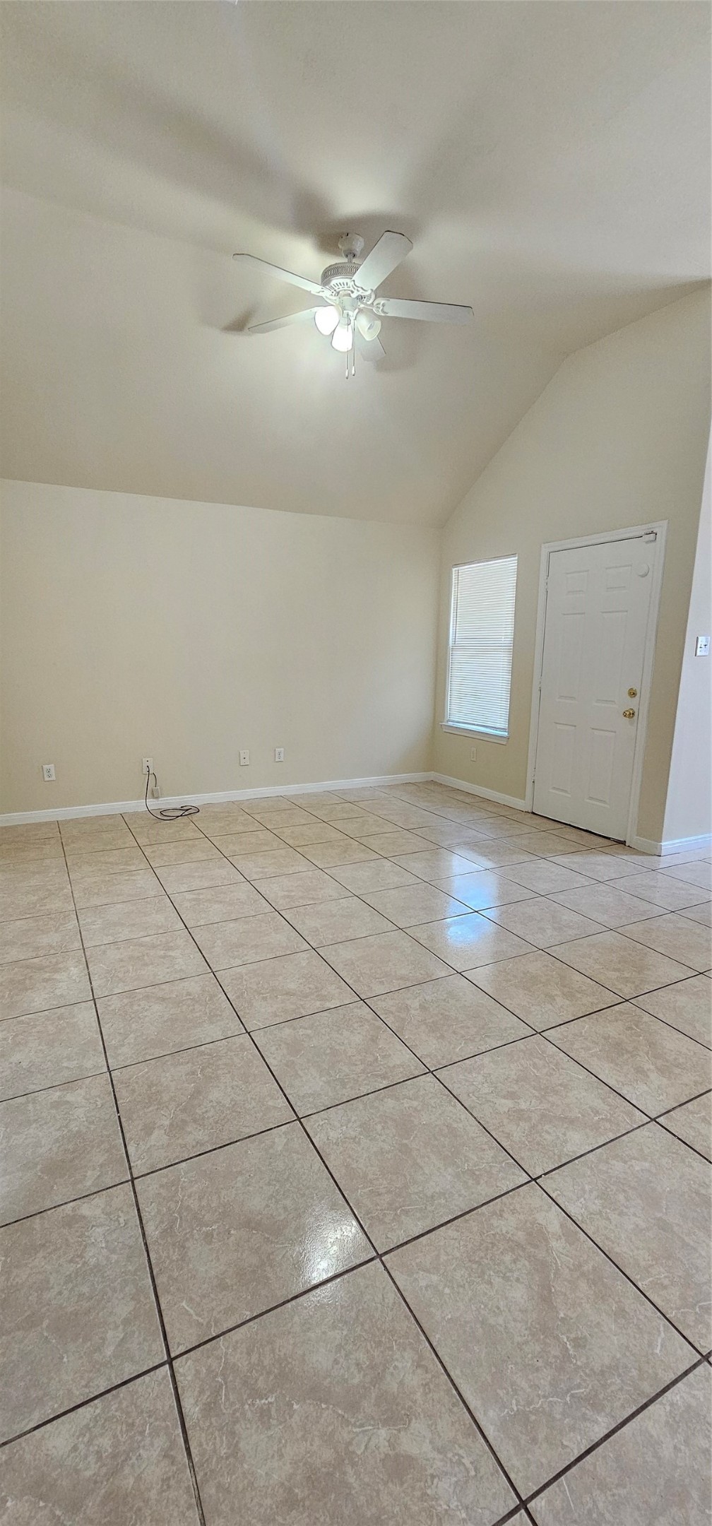 2112 Davis Street Houston, TX 77026 - Photo 5 of 18 Family Room
