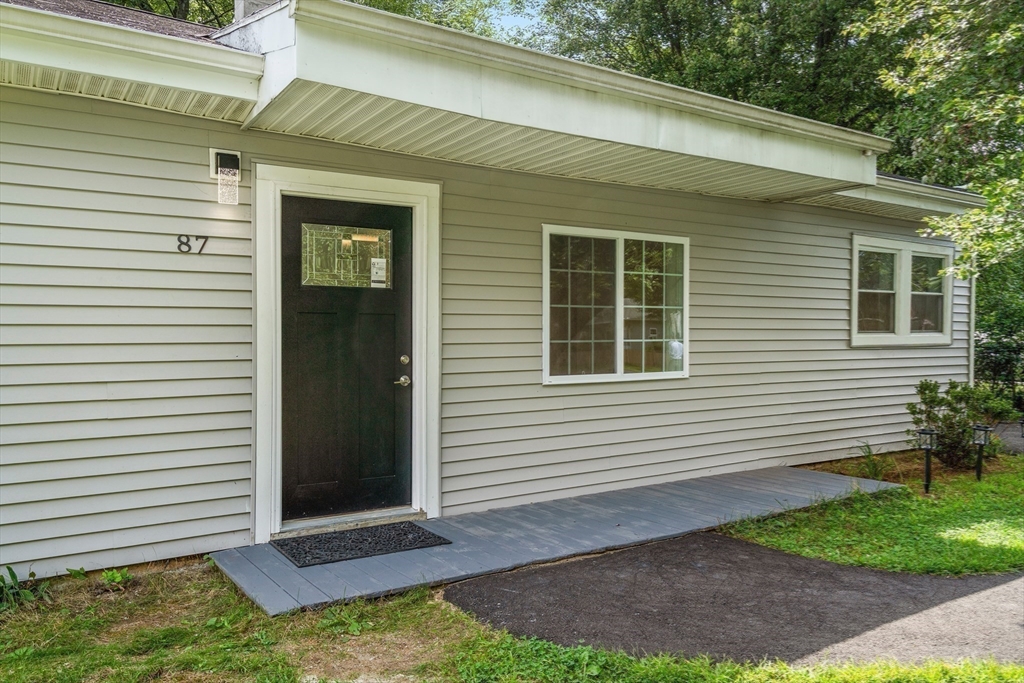 87 Vincent Street Springfield, MA 01129 - Photo 25 of 32 a front view of a house with a yard