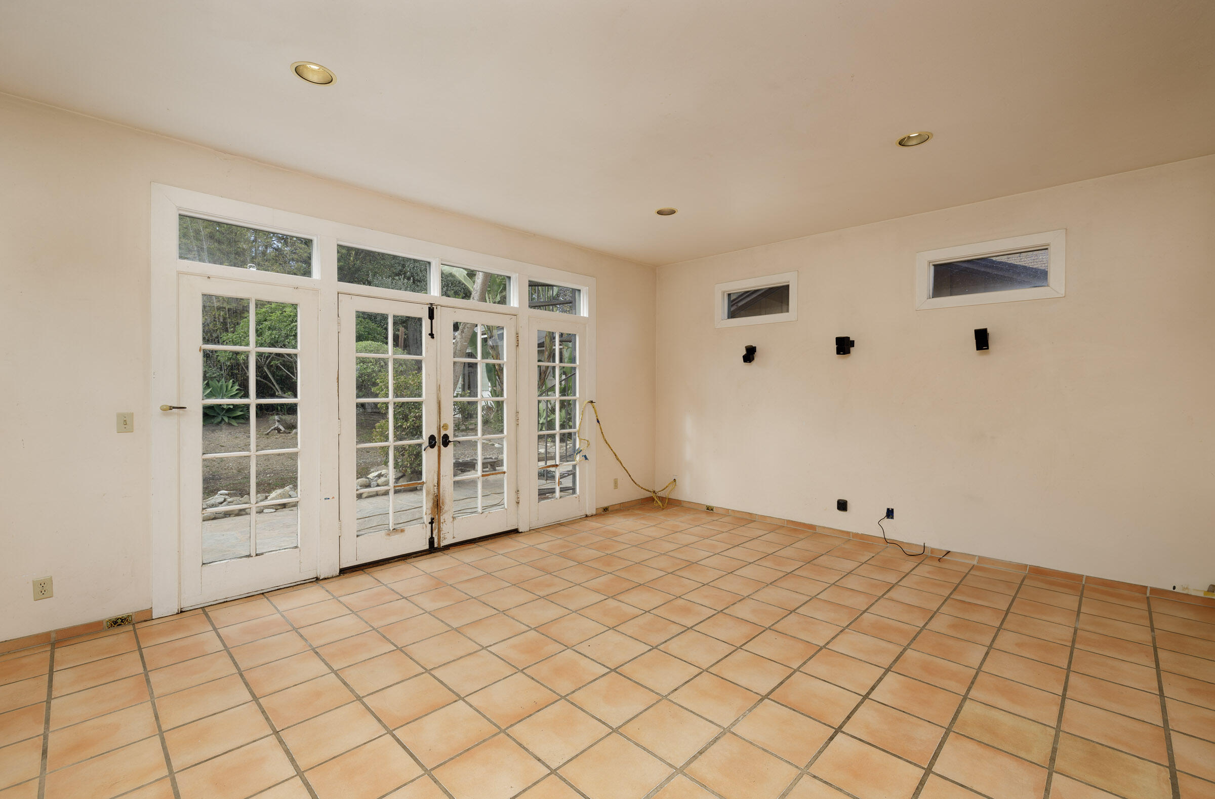 1126 Las Olas Avenue Santa Barbara, CA 93109 - Photo 15 of 24 a view of an empty room