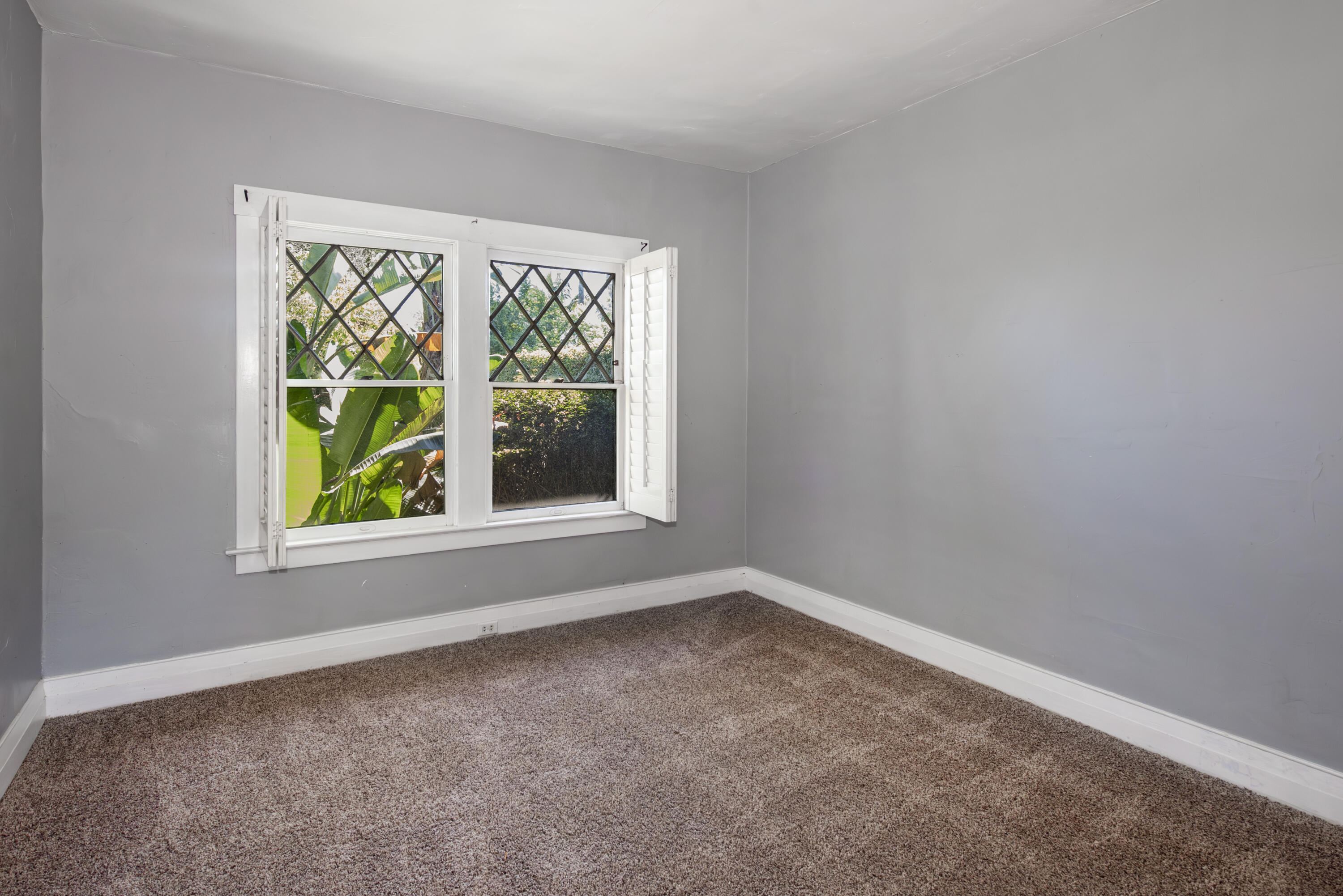 1126 Las Olas Avenue Santa Barbara, CA 93109 - Photo 17 of 24 an empty room with a window