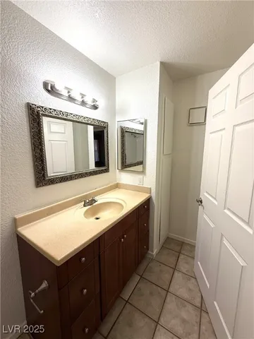 $1,500 | 8101 West Flamingo Road, Unit 1002, Las Vegas, NV 89147