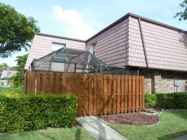 7575 Courtyard Run West, Unit 7575 Boca Raton, FL 33433 - Photo 1 of 10 Exterior Front