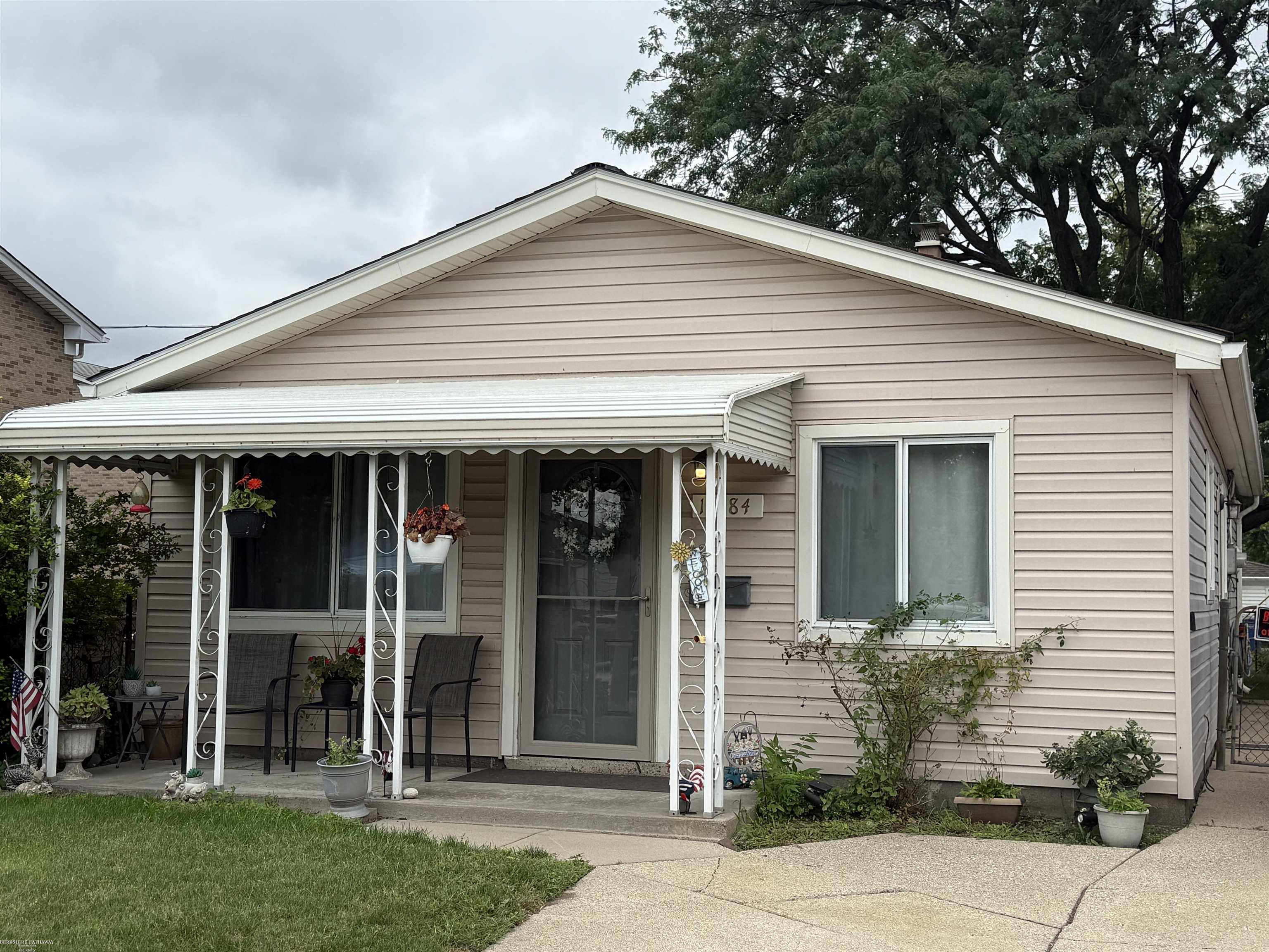 14584 Stephens Road Warren, MI 48089 - Photo 2 of 28 50186078-9819b960-1104-4365-9fe9-0826ba9dd63b.JPG
