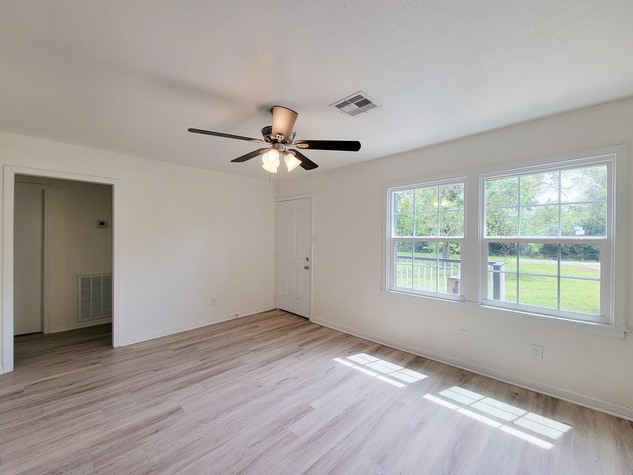 725 Cahill Road Angleton, TX 77515 - Photo 3 of 42 Gallery Image 3