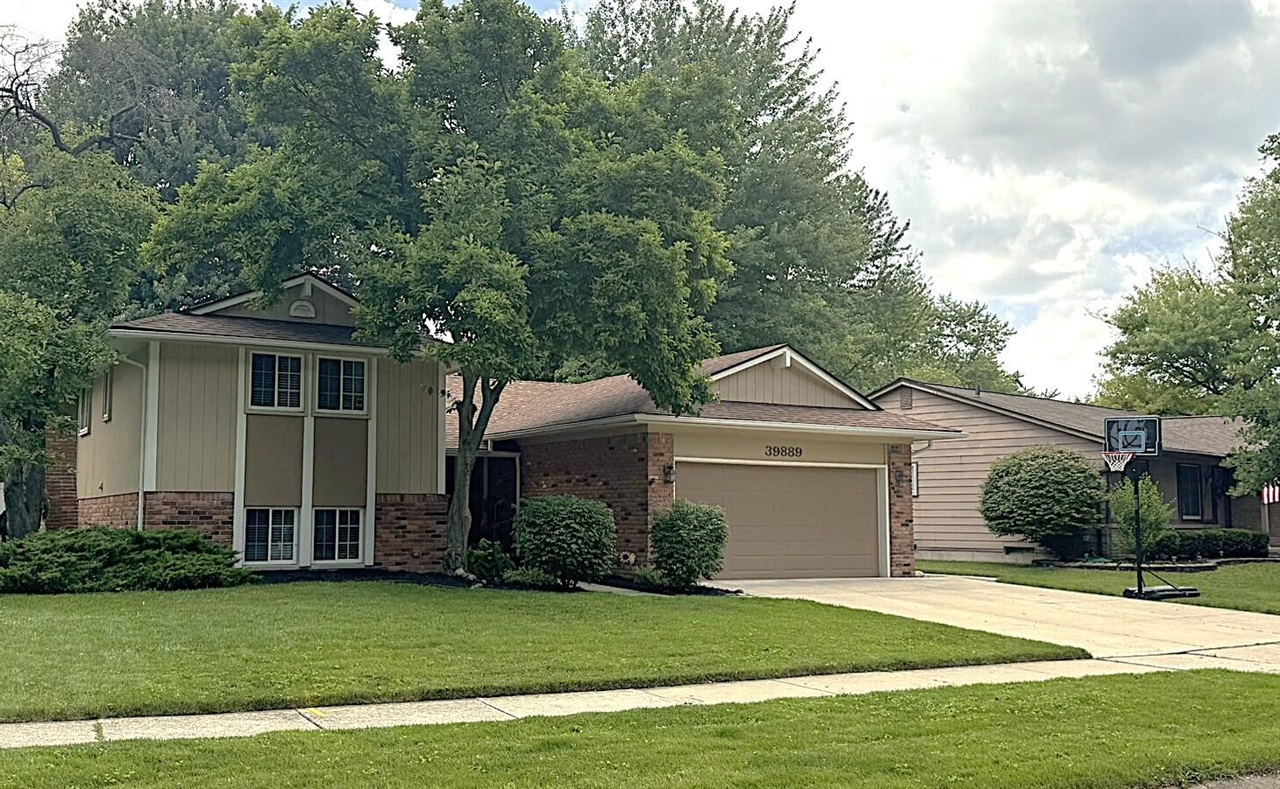 39889 Coronation Road Canton, MI 48188 - Photo 2 of 51