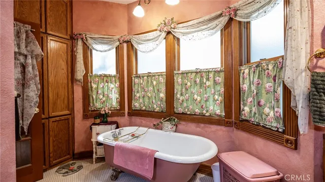 $489,900 | 24083 Cresta Drive, Crestline, CA 92325