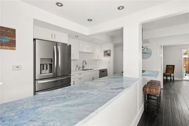 $6,400 | 230 62nd Street, Newport Beach, CA 92663