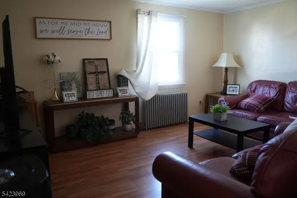 $2,500 | 413 Paderewski Avenue, Perth Amboy, NJ 08861