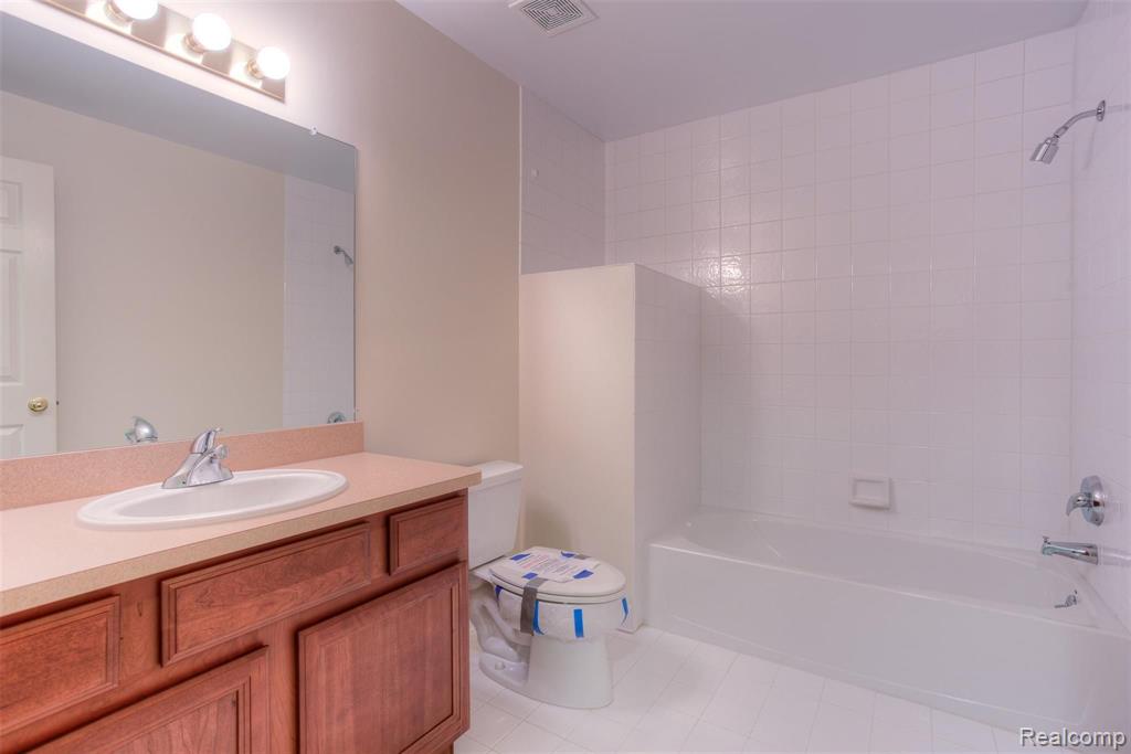 682 West Bluff Court Rochester Hills, MI 48307 - Photo 9 of 37