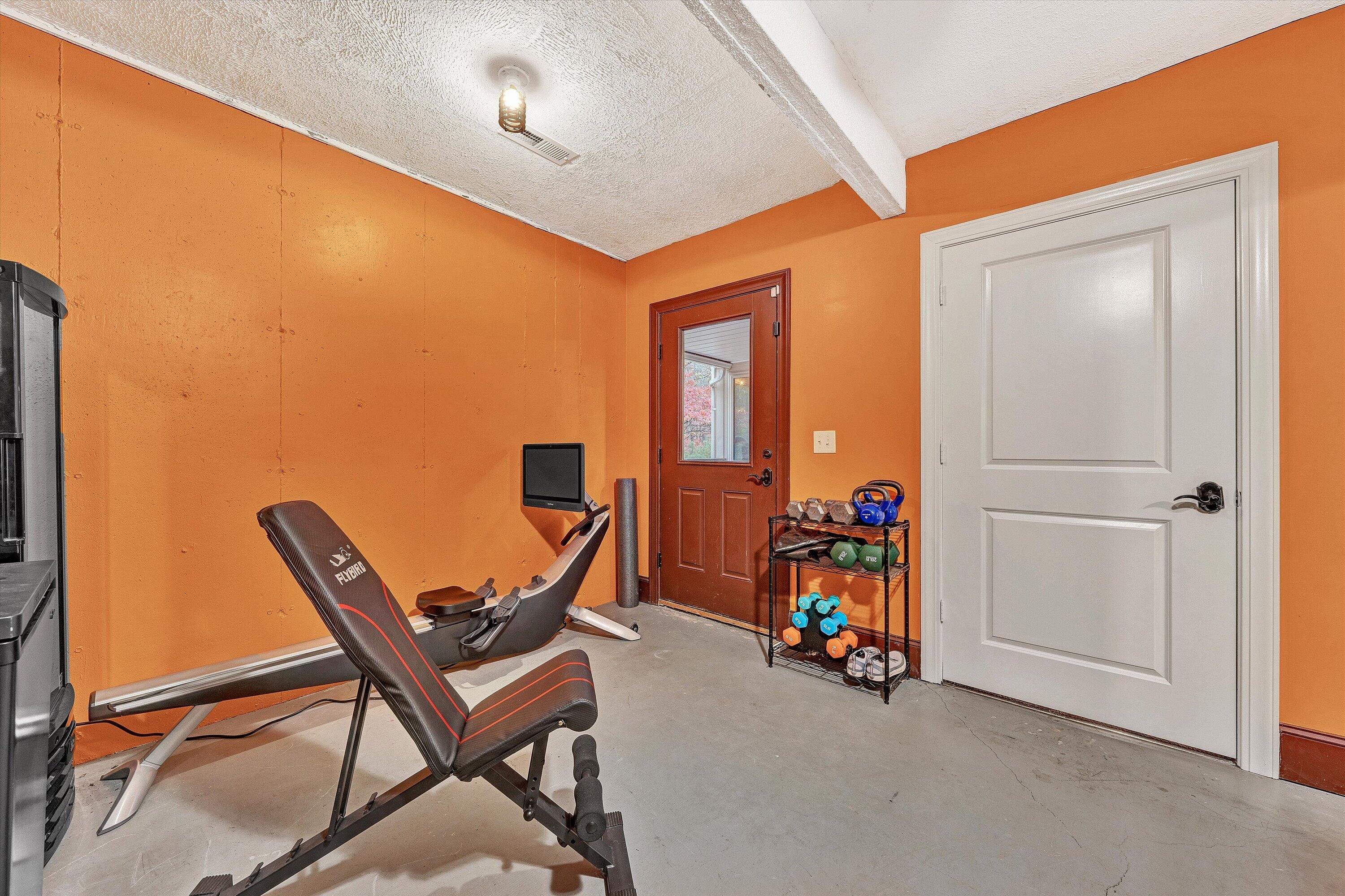 5431 Ridgelea Estates Drive Roanoke, VA 24018 - Photo 53 of 71 a view of a livingroom with furniture and closet