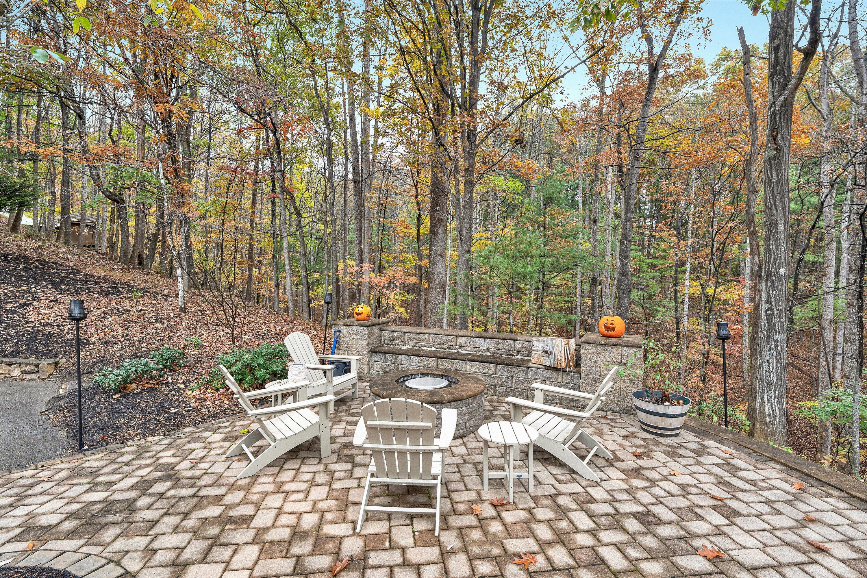 5431 Ridgelea Estates Drive Roanoke, VA 24018 - Photo 60 of 71 a outdoor space with lots of tables and chairs