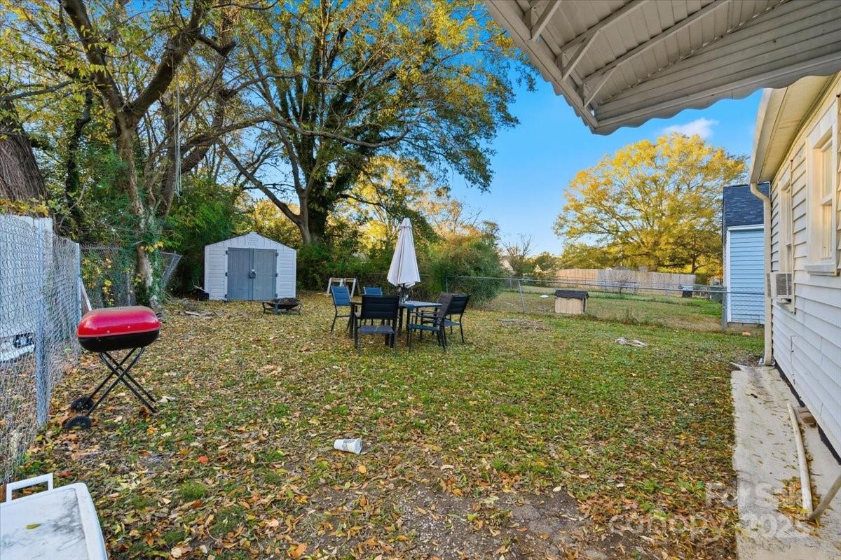 401 North Myrtle Street Gastonia, NC 28052 - Photo 13 of 14 a backyard of a house with table and chairs