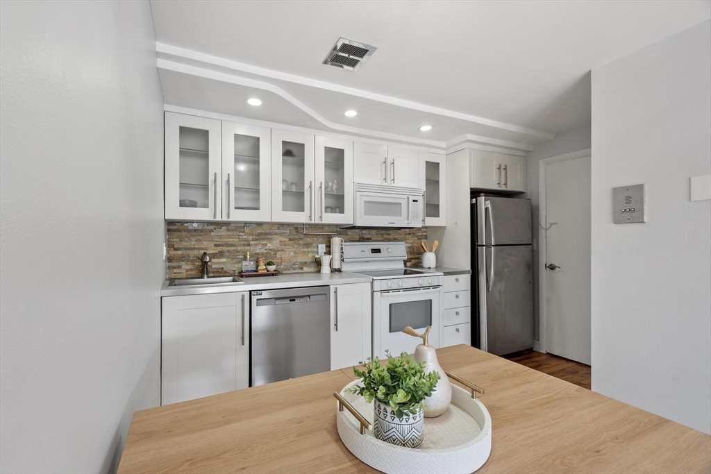 34 Bayview Terrace, Unit 5 Danvers, MA 01923 - Photo 7 of 31