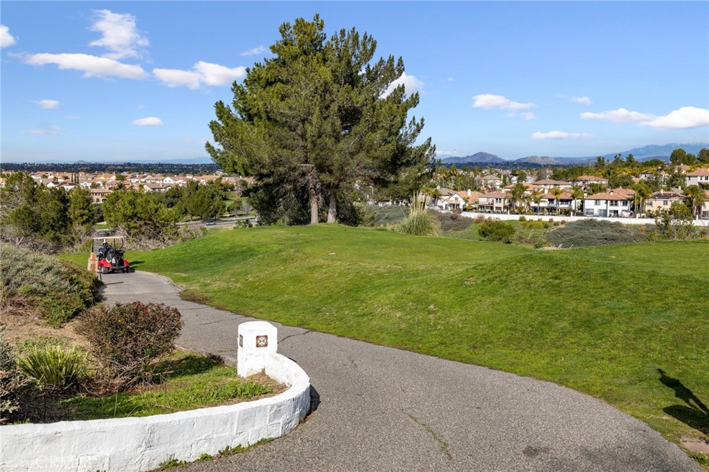 45644 Camino Rubi Temecula, CA 92592 - Photo 43 of 51 a view of a garden from a outdoor space