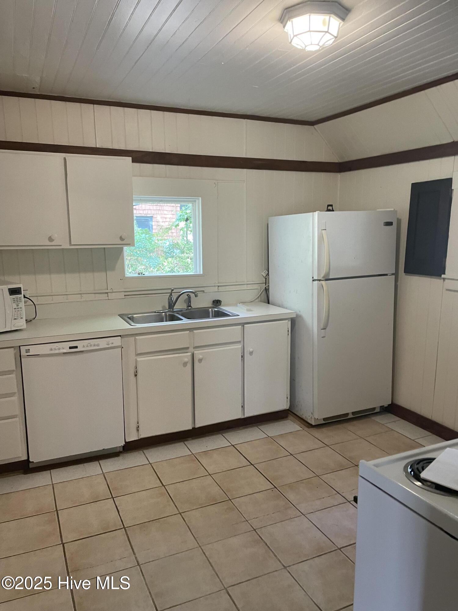 958 Holly Road Lakeview, NC 28350 - Photo 9 of 18 Kitchen