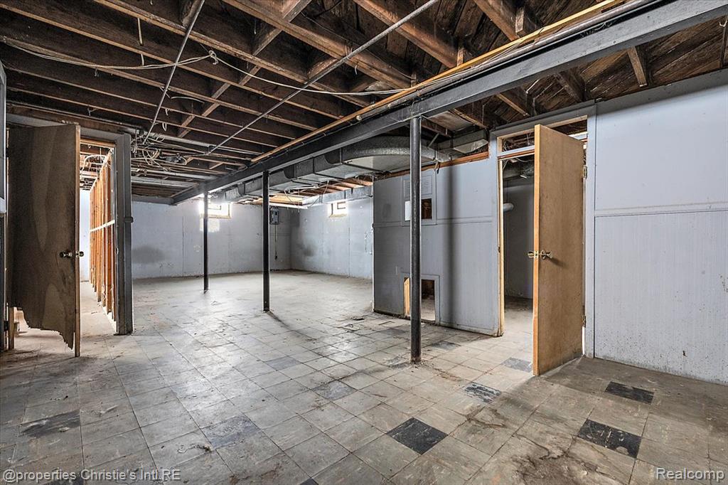 18555 Edinborough Road Detroit, MI 48219 - Photo 13 of 15 Gallery Image 13
