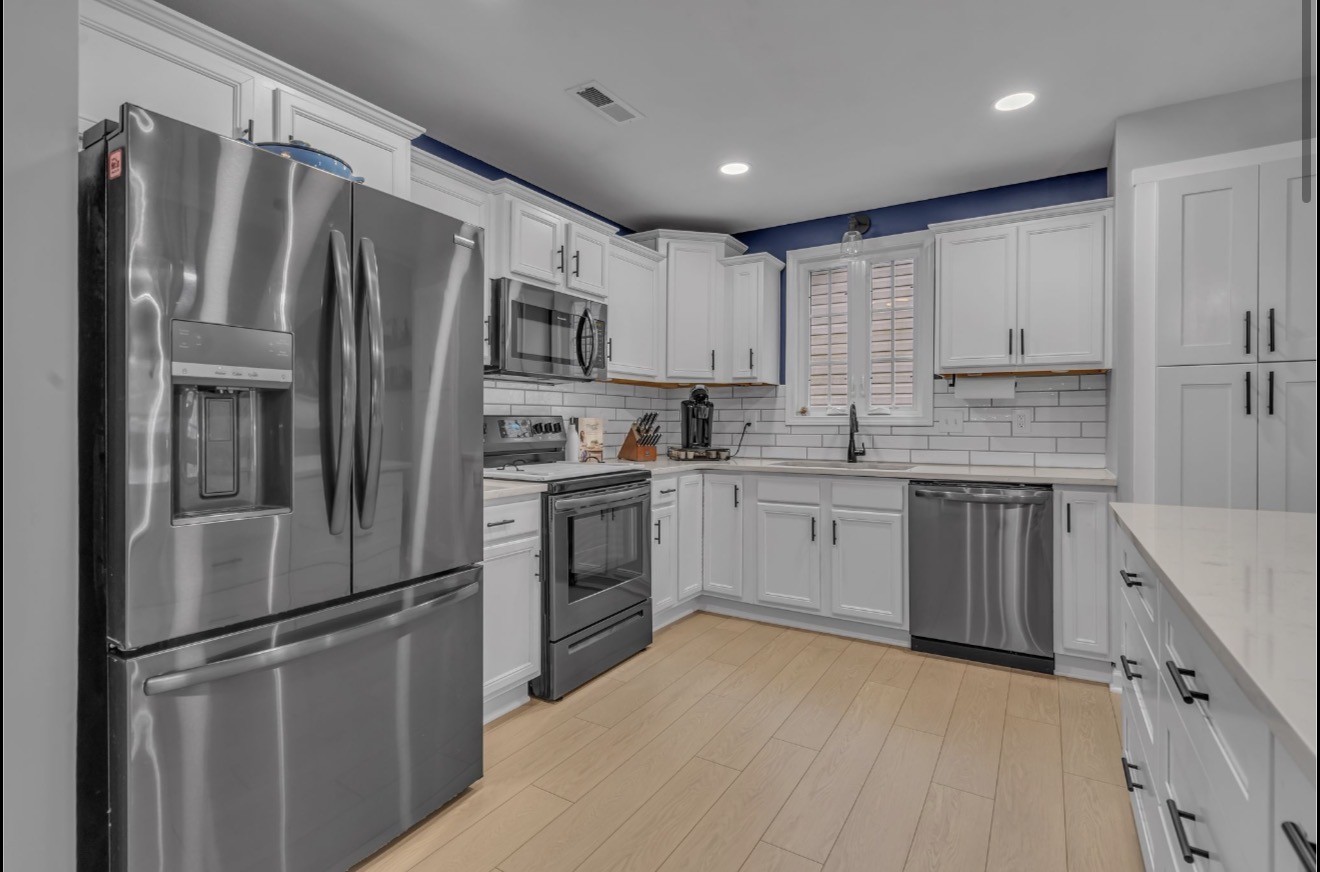 1589 Hedgewood Road Clarksville, TN 37042 - Photo 11 of 30 a kitchen with stainless steel appliances a refrigerator sink and cabinets
