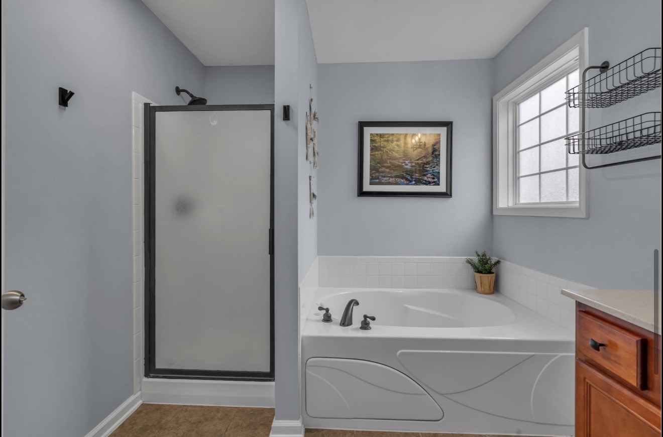 1589 Hedgewood Road Clarksville, TN 37042 - Photo 19 of 30 a bathroom with a bathtub and a shower