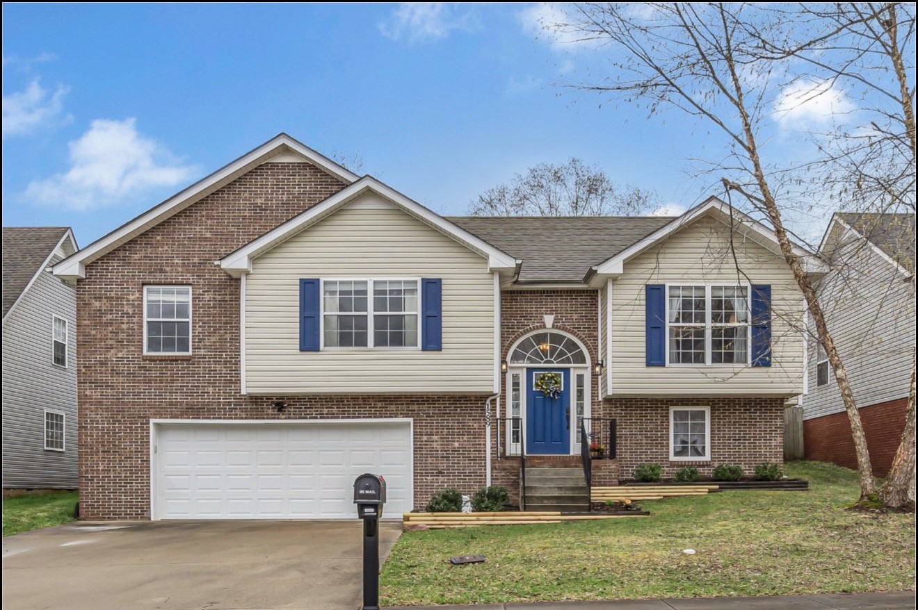 1589 Hedgewood Road Clarksville, TN 37042 - Photo 2 of 30 a front view of a house with a yard