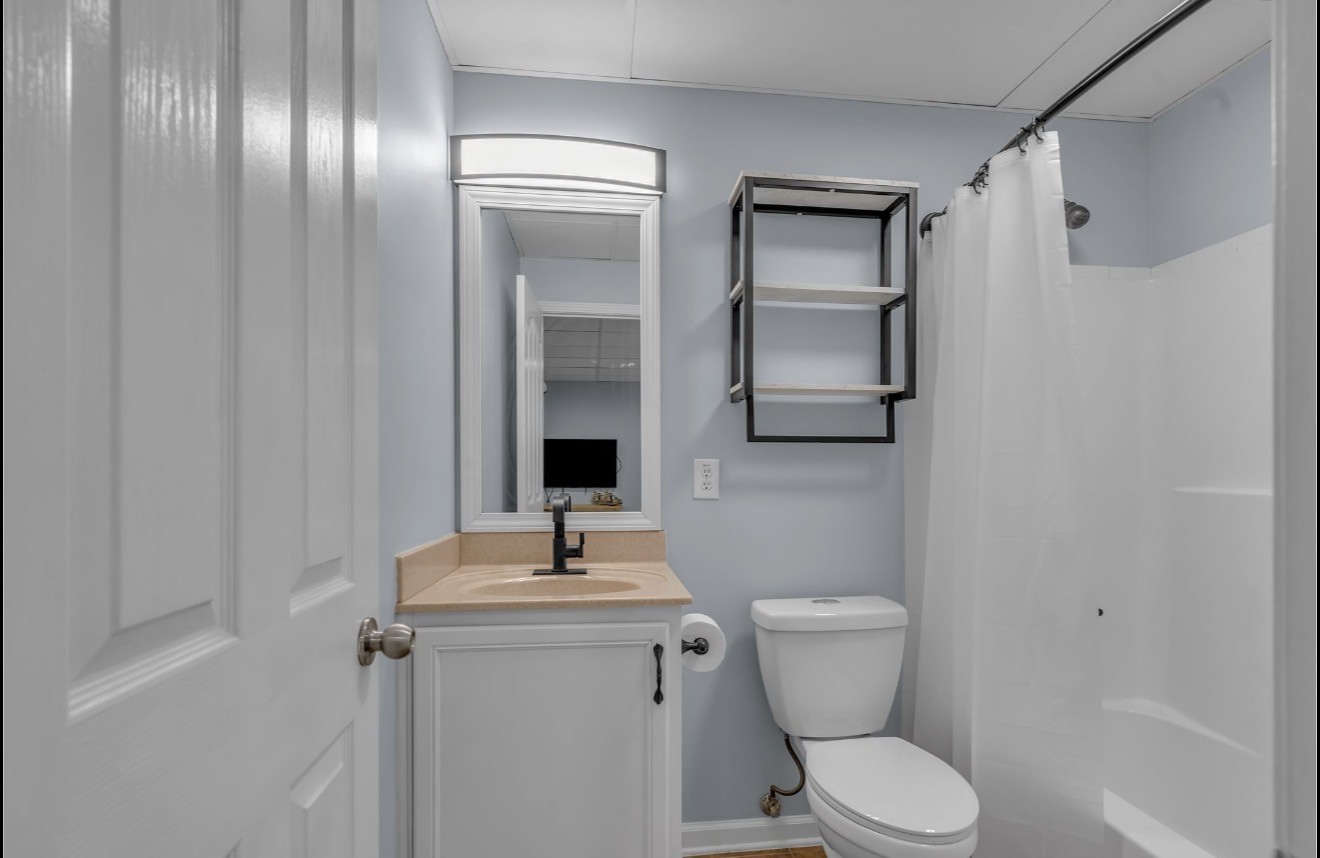 1589 Hedgewood Road Clarksville, TN 37042 - Photo 27 of 30 a bathroom with a toilet sink and mirror